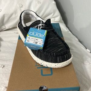 Youth Hey Dudes brand new size 3